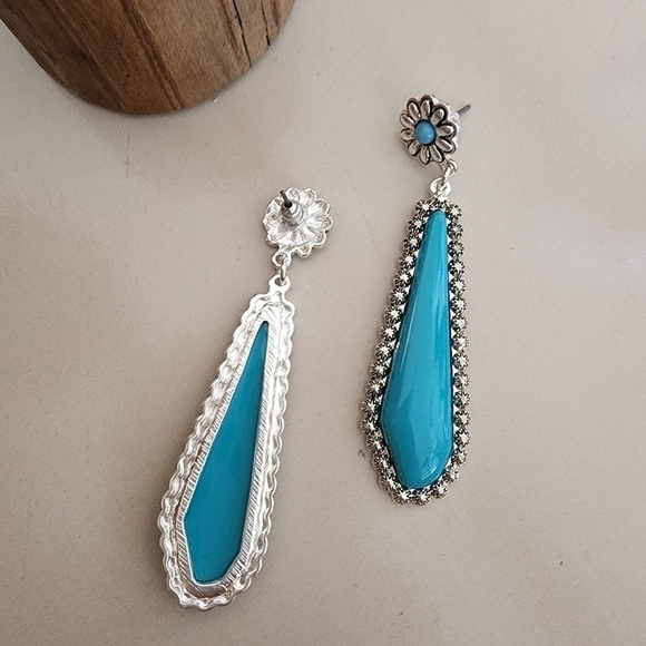 NEW Boho Turquoise Floral Antique Metal Earrings - Picture 5 of 9